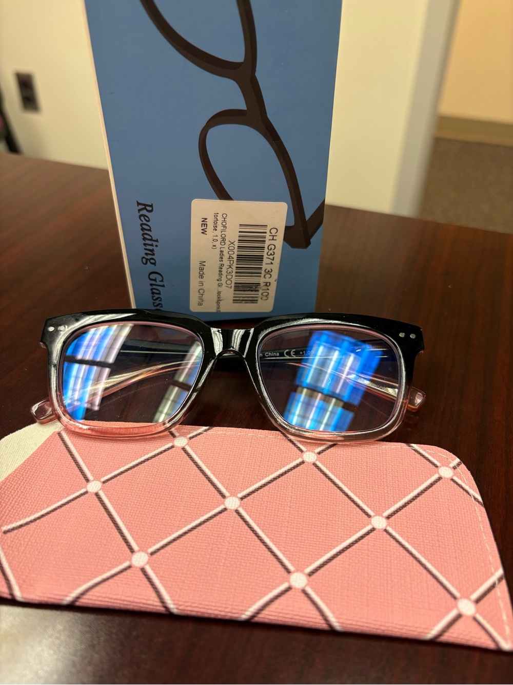 1.0 Reading Glasses - Black and Pink Frame